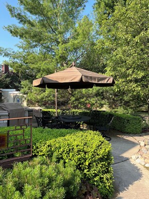 Outdoor eating/sitting area
