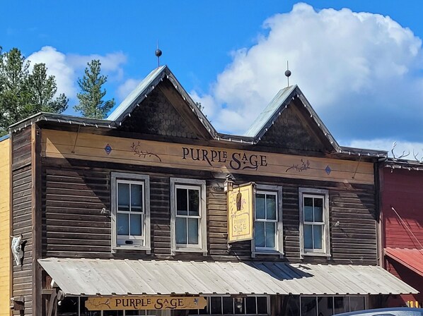 Come stay at the Boardwalk apartment in the historical Purple Sage building:)