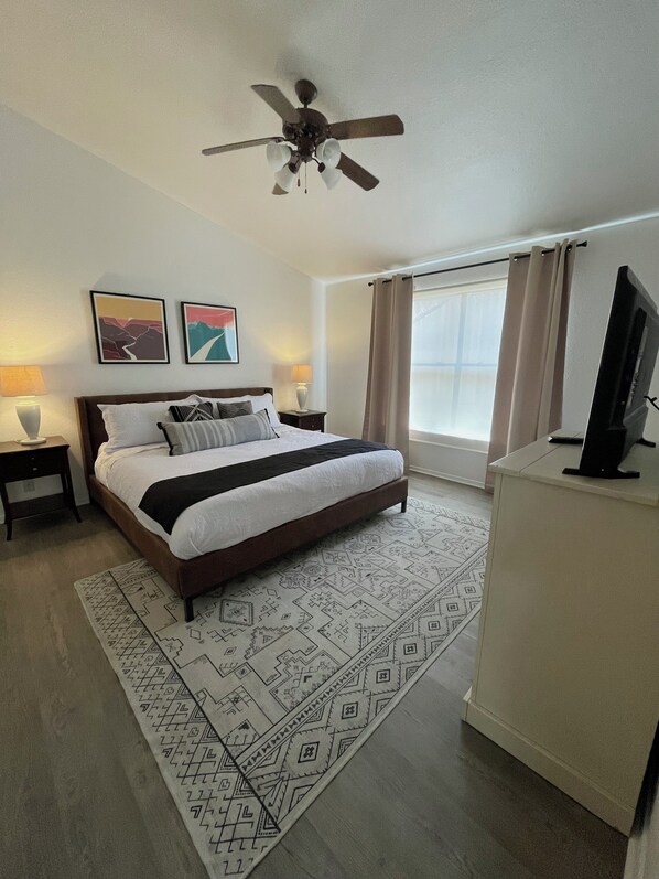 Main Bedroom - En Suite Bathroom