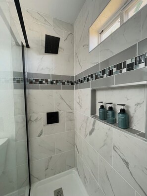 En Suite Bathroom Shower