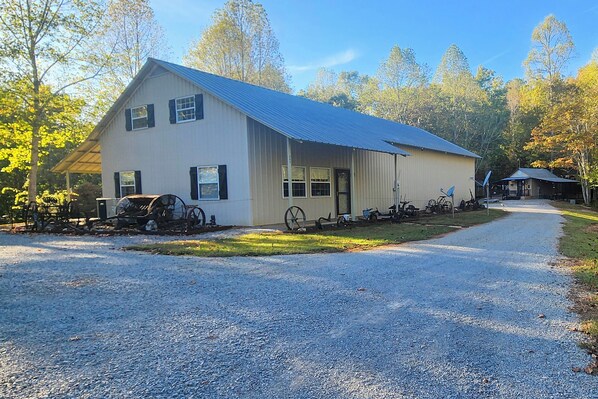 Englewood Vacation Rental | 3BR | 3BA | 1,318 Sq Ft | Stairs Required