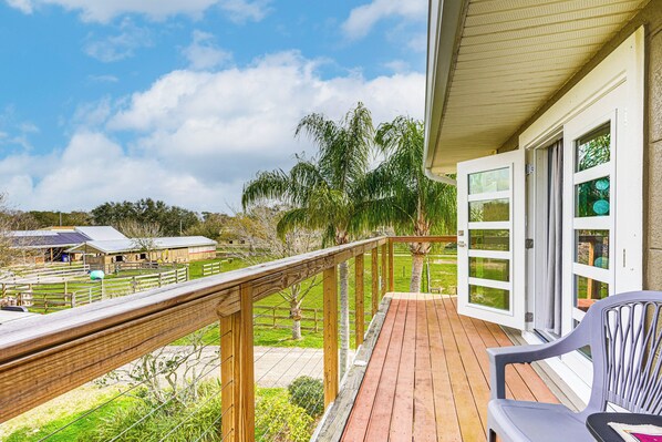 Lutz Vacation Rental | 2BR | 1BA | Stairs to Enter | 900 Sq Ft