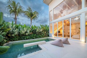 A villa so beautiful, you won’t want to leave. 🏝💛
