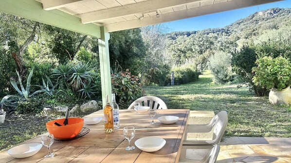 Outdoor dining