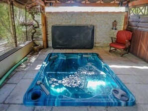 Indoor spa tub