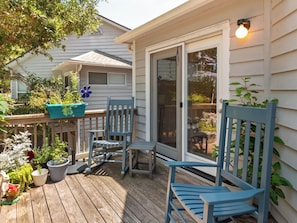 Relax out on the Deck an enjoy the sunshine!