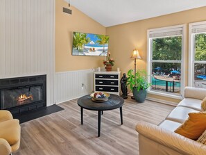 Welcome to Las Palmas 2, a charming 2-bedroom, 2-bathroom condo nestled in the peaceful Oyster Pointe community in Kill Devil Hills.