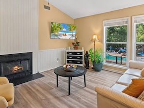 Welcome to Las Palmas 2, a charming 2-bedroom, 2-bathroom condo nestled in the peaceful Oyster Pointe community in Kill Devil Hills.