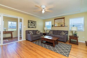 Cozy and classic coastal charm! Relax in this inviting living room, perfect for unwinding after a day at the beach.