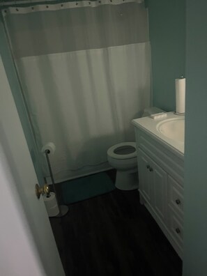 Full tub/shower.  Towels and washcloths.  