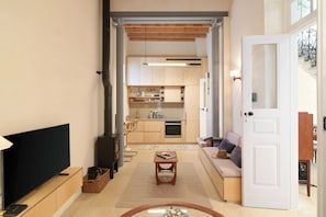 Lounge & Kitchen Area