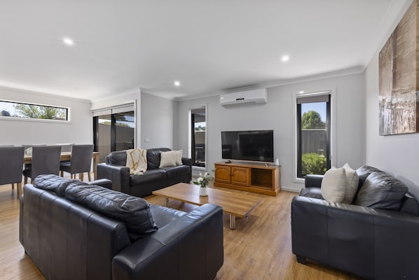 Living Room (1)