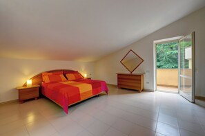 Master with ensuite bathroom
