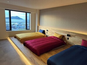 Bedroom bed x 3
