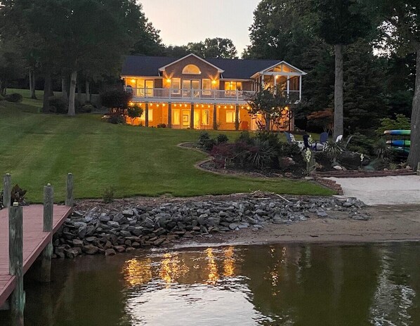 Welcome to Blue Ridge Beach with a beautiful flat lot, private beach and fire pit!!