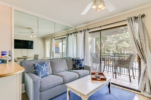 Living Room | Queen Sleeper Sofa | Smart TV | Free WiFi | Mini-Split A/C & Heat