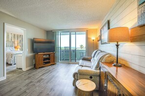 Living Room | Free WiFi | Smart TV | Central A/C
