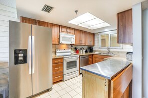 Kitchen | Keurig Coffee Maker | Dishwasher | Cooking Basics | Toaster | Blender