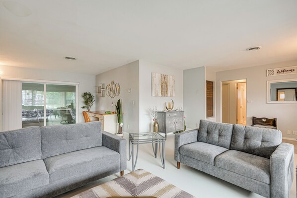 Winter Haven Vacation Rental | 3BR | 2.5BA | 2,100 Sq Ft | Steps Required