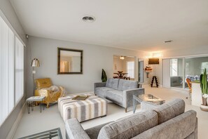 Living Room | Free WiFi | Dedicated Workspace