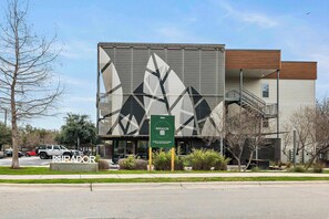 Welcome to Mirador, a condominium community located in the heart of South Austin!