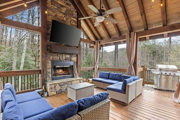  Sink into plush seating, cozy up by the fireplace, and enjoy your favorite show—all on the outdoor patio with breathtaking views!