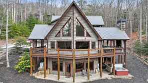 Get ready to experience the magic of the North Georgia mountains—your serene escape awaits! 