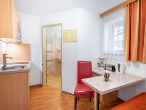 Design Intérieur, Meubles, Pièce, Domicile, Sol, Sol, Appartement, Bureau, Cadre, Couvre-Fenêtres