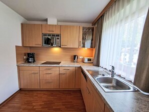 Meubles, Design Intérieur, Bois, Comptoir, Sol, Cuisine, Cabinetry, Sol, Pièce, Evier