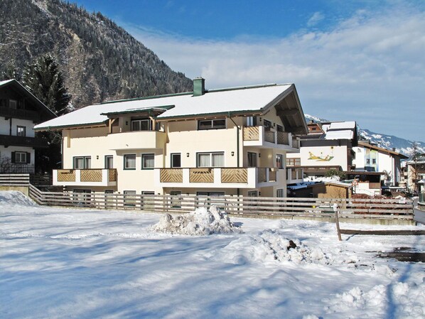 Neige, L'Hiver, Gelé, Balcon, Chaîne De Montagnes, Glacial Relief, Ombre, Village De Montagne, Alpes
