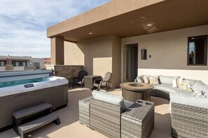 Private Spa on Balcony and fireplace. 