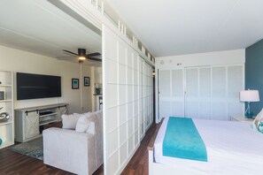 Privacy-enhancing siding door