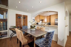 Great size dining table 