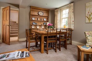 Dairy Cottage - dining area with views of the large gardens