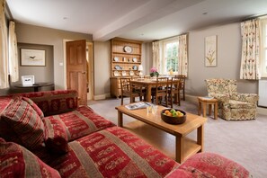 Dairy Cottage - open-plan living and dining area
