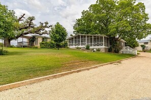 ROL Guest Houses - Driveway