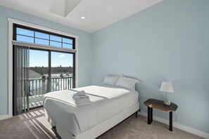 Bedroom 2: Queen Bed