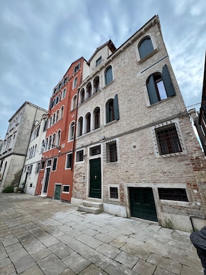 Overnatningsstedets facade