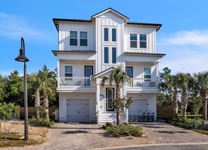 Front of Blue Water Paradise - 6 Bedroom, 6 bath, large 4000 sqft vacation home!