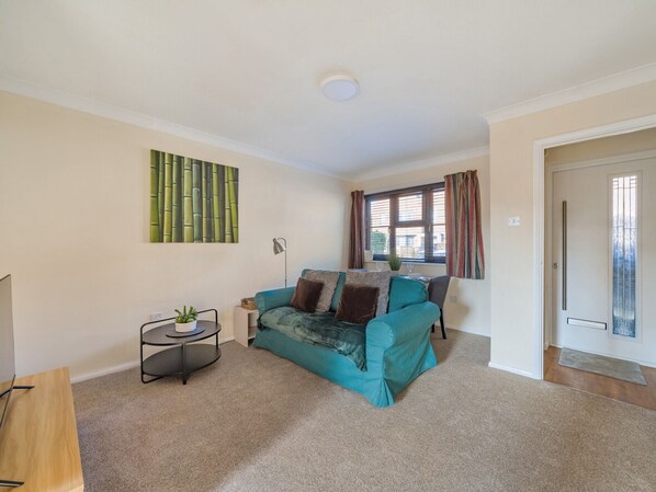 Home Features – Comfortable, Spacious & Functional
