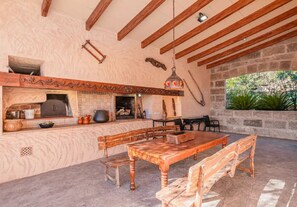 Espace barbecue de style majorquin 