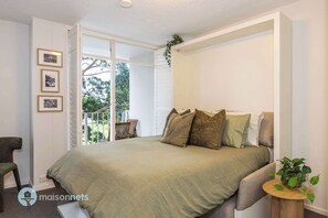 CLEI premium Italian Murphy bed with super upgraded comfy queen size mattress 