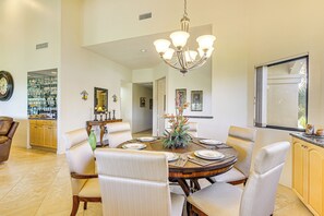 Dining Area | Dishware/Flatware Provided
