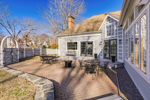 Community Amenities | Outdoor Dining Area