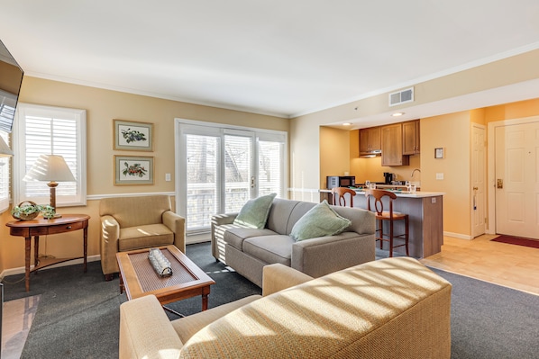Norwich Vacation Rental | 1BA | Studio | 576 Sq Ft | Stairs Required to Enter