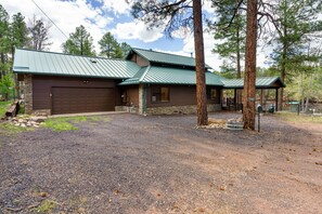 Driveway/Entrance