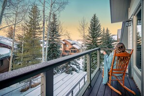 Greet the day the mountain way on the al fresco master balcony. Book today!