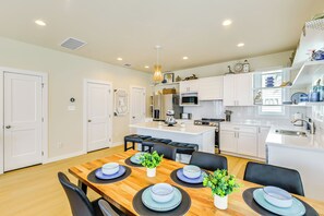 Dining Area | Kitchen