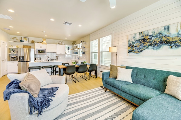 Port Aransas Vacation Rental | 3BR | 3.5BA | 1,513 Sq Ft | Stairs Required