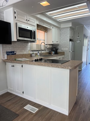 Full kitchen
